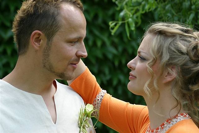 Bára Srncová a Petr Rajchert svatbu uspoádali na zahrad jejich praského domku
