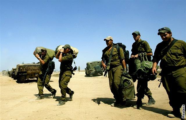 Izraelská armáda chystá u hranic s pásmem Gazy rozsáhlou ofenzivu 