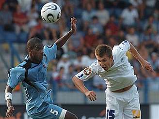 Liberec - Stade Rennes, Tomás Priskin (vpravo) a Jacques Fatye