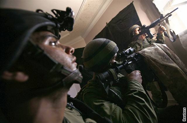 Izraelská armáda pokrauje v ofenzív v pásmu Gazy