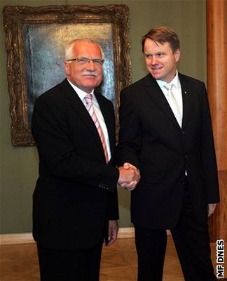 Martin Bursík má pro Václava Klause a novou volbu prezidenta protikandidáta. Pátelsky by si nyní s Klausem ruce zejm nepodali.