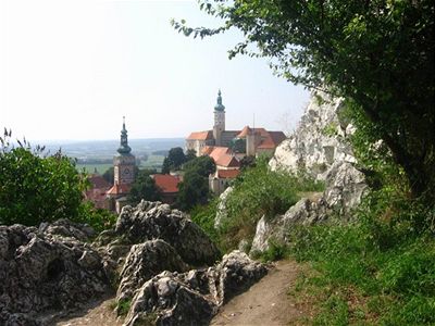 Kostel sv. Václava a zámek v Mikulov