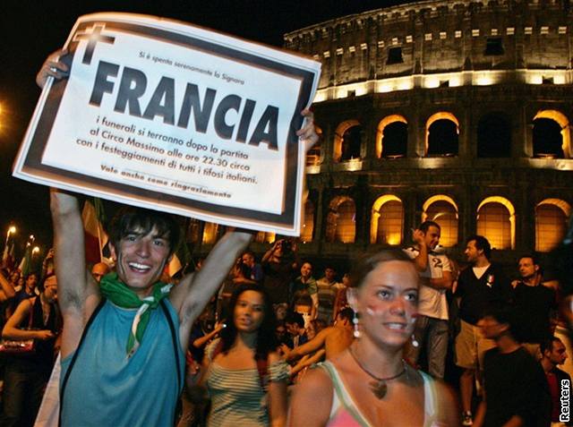 Italtí fanouci vyrobili poraené Francii parte