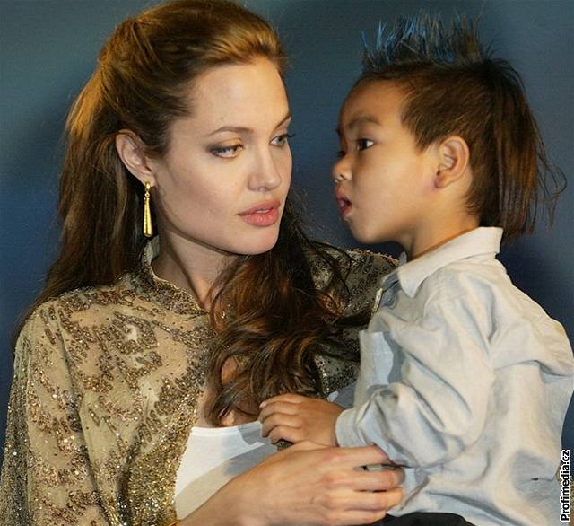 Angelina Jolie se synem Maddoxem