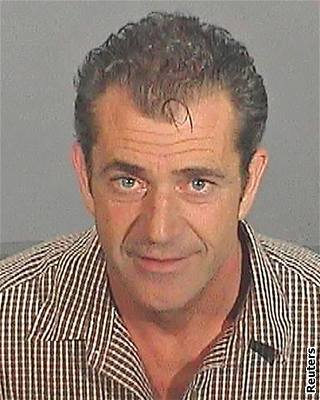 Mel Gibson na policejním zábru z Los Angeles, kde byl zaten kvli podezení,...