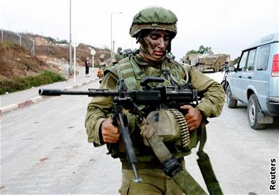 Izraelské jednotky v Libanonu unesené vojáky neosvobodily a stahují se zpt do Izraele. Ilustraní foto.