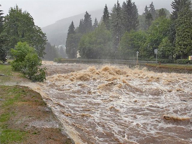 Dalí vydatné det meteorologové pedpovídají i na pondlí a úterý v celé zemi.