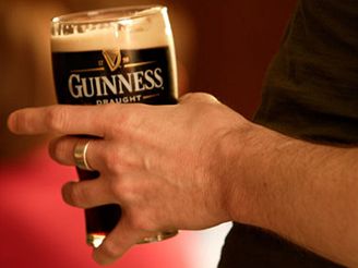Pivo Guinness se na ostrovech prodává nepasterizované.