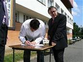 Jaromír Jágr podepisuje petici proti novému silninímu zákonu