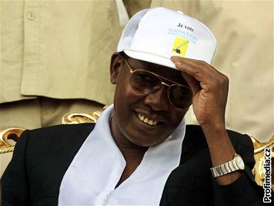 Prezident adu Idriss Déby chce posílit píjmy své zem z ropy.