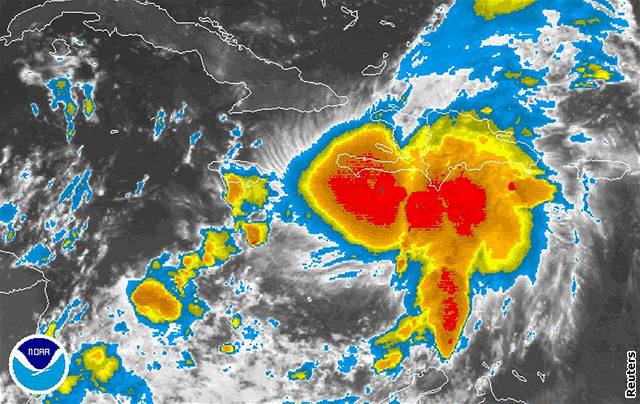 Tropická boue Ernesto pechodn zeslábla, má se ale znovu zmnit v hurikán.
