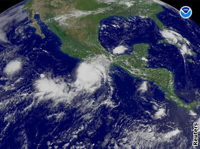 Hurikán John na satelitním snímku