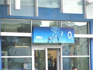 Bhem záí se eský Telecom pejmenoval i s Eurotelem na O2.