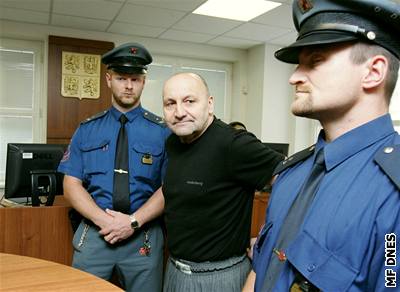 Odsouzený Stanislav Týr pjde do vzení na est let.
