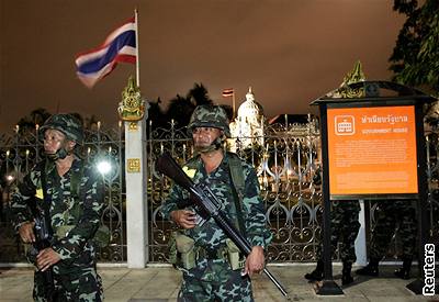 Vojáci obsadili vládní budovy v centru Bangkoku