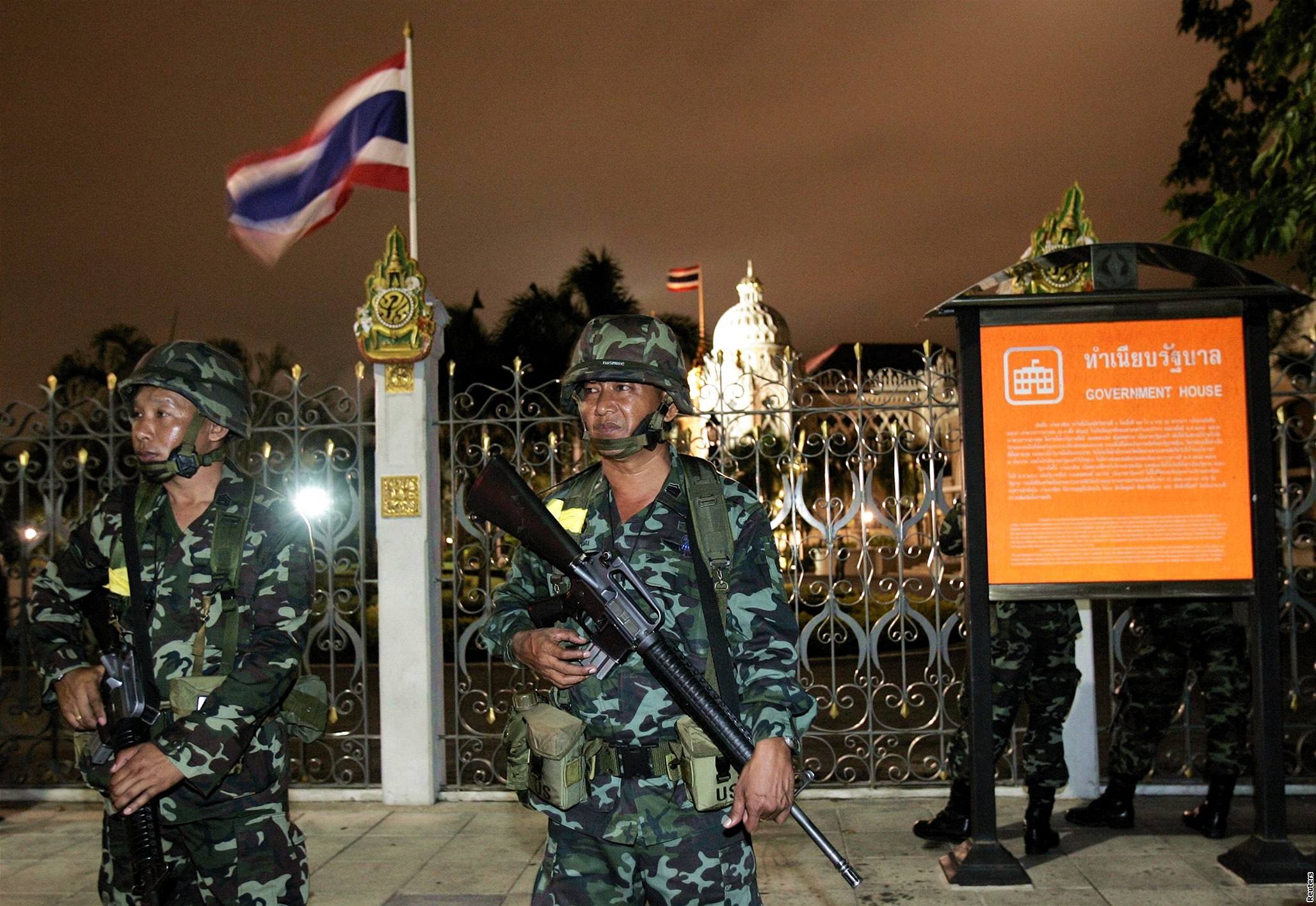Vojáci obsadili vládní budovy v centru Bangkoku