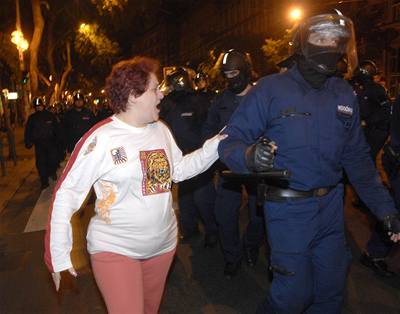 Pokojný prbh dalích protest zajiovaly tisíce policist z celé zem.