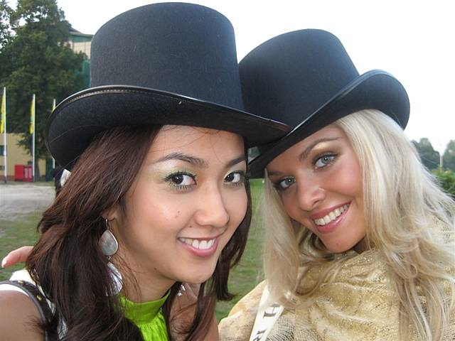 Taána Kuchaová s Miss Indonésie