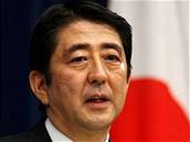Premiér inzo Abe odstoupit nehodlá.