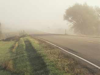 Pokud v tchto dnech idii narazí na mlhu, musejí si dát pozor i na náledí. Ilustraní foto