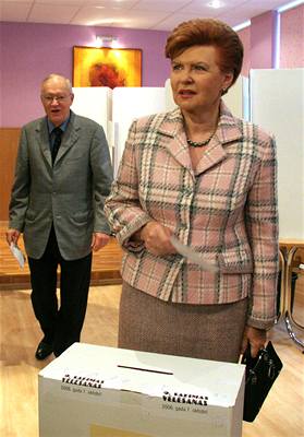 K volbám pila i Lotyská prezidentka Vaira Vike-Freibergová