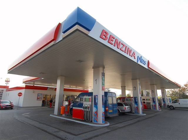 Benzina plus má i novou vizá,  erveno-stíbrno-modrou.