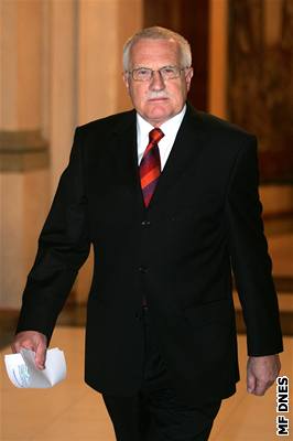 Václav Klaus se podepsal pod zákon o státním rozpotu se schodkem 91,3 miliardy korun.