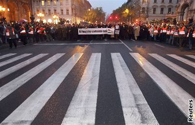 Do ulic Budapeti vyrazilo tém 60 tisíc lidí.