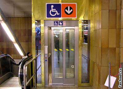První ikmý výtah v metru