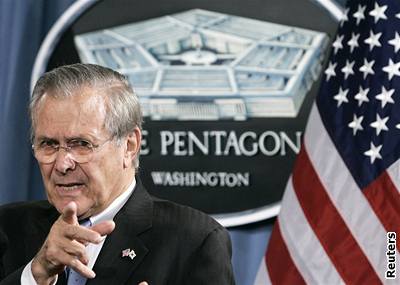 Pípadné rychlé staení jednotek z Iráku povauje Rumsfeld za stranou chybu.