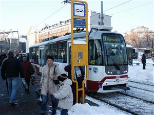 Prvn dv  modernizovan tramvaje  nemaj typick ostravsk modrobl ntr