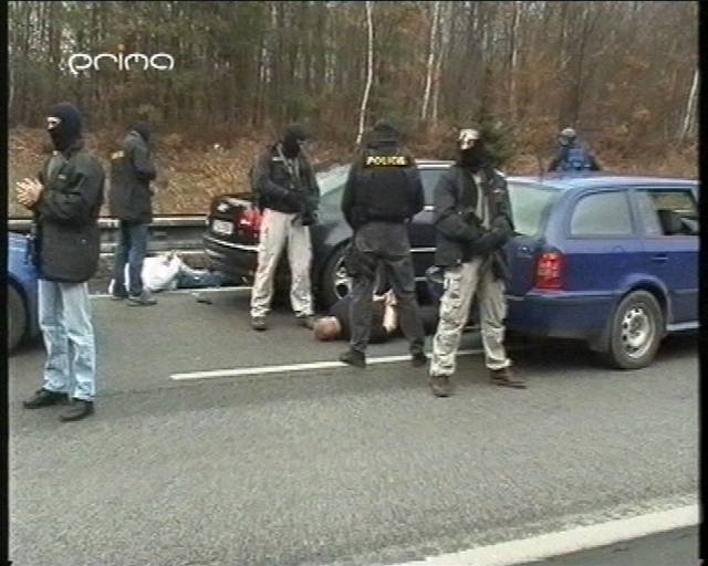 Policie zatýká v praské Vodikov ulici podnikatele Spváka.