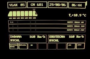 Na displeji se objev veker daje o jzd.  Od aktuln venkovn teploty, pes velikost napt vtroleji vetn napov soustavy, asov daje i azen voz a oznaen dcho vozu a po velikost zadan rychlosti a skuten rychlosti