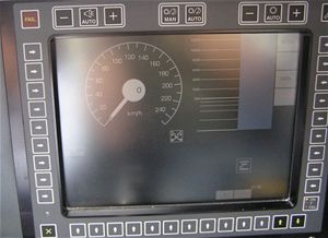 Na fotografii nahoe vidte nulovou rychlost (na display zazen ERTMS) , kdy souprava zastavila zdvodu stavebnch prac na koridoru