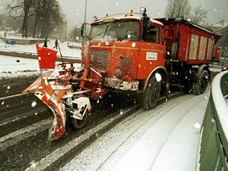 Silniám se zatím daí udrovat silnice sjízdné. Ilustraní foto