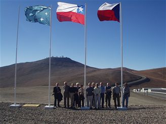 esk delegace u esk, Chilsk a ESO vlajky