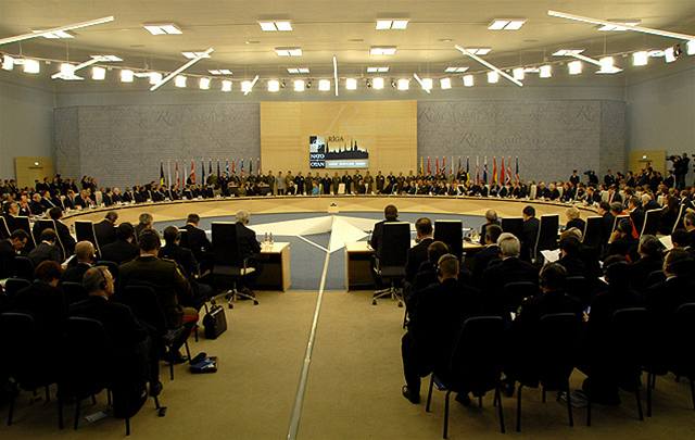 Summit NATO v lotyské Rize.