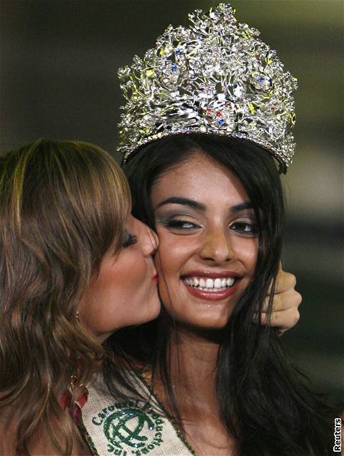 Miss Earth 2006 <b>Hil Yesenia</b> Escobarová z Chile - LF174f4a_Newly_cr2