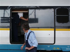Nakldac dvee bistro vozu ve stanici Praha Holeovice  pi doplovn zsob
