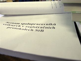 Vytváejme lepí podmínky pro studium eských djin, ale nepikazujme tm, kteí píí o historii, nad ím mají bádat a kam mají dospt.