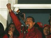 Hugo Chávez ohlásil své vítzství v prezidentských volbách.