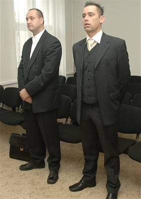 Milo Jakubíek a Pavel Lika u soudu.