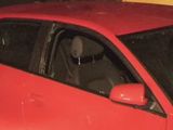 Rozbit okno Ustyanoviova auta