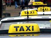 Nejvíce si od navrhované zmny slibují taxikái, kteí na podnikavce doplácejí nejvíce. Ilustraní foto.