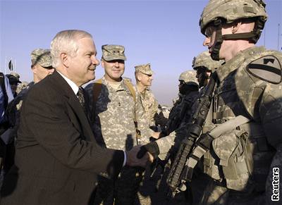 Ministr Gates prý v armád toleruje prostedí náboenské netolerance.