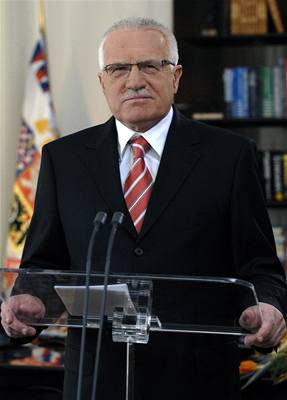 Prezident Klaus se vyslovil proti snahám rychle vyeit situaci kolem euroústavy.