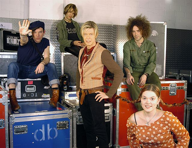 David Bowie s kapelou v roce 2003