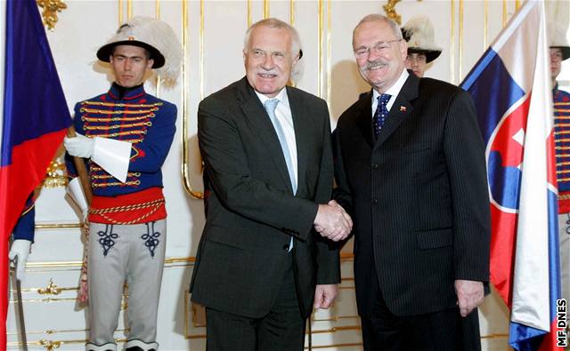 Prezident Václav Klaus se setkal se svým slovenským protjkem Ivanem Gaparoviem.