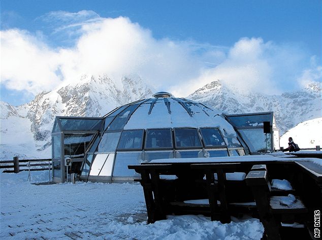 Solda: kavárna ve tvaru iglú ve výce 2820 metr
