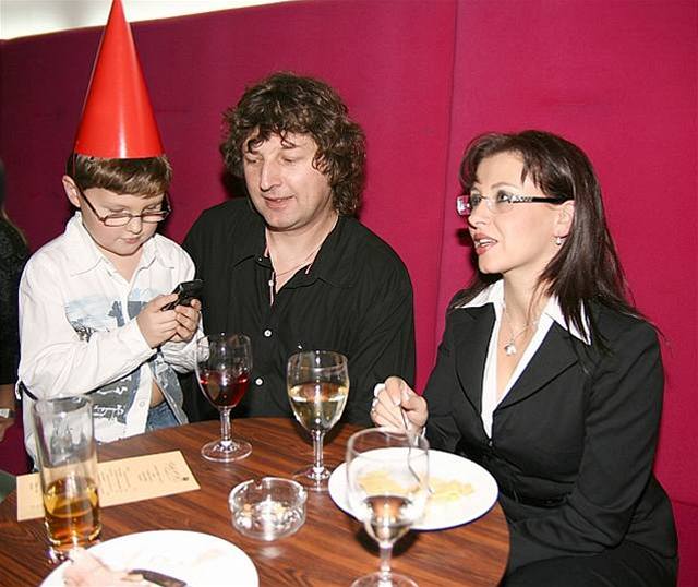 Neekan dorazila na party Dana Morávková s manelem Petrem Maláskem a synem Péou